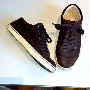 Women’s Ugg brown sneaker suede size 6